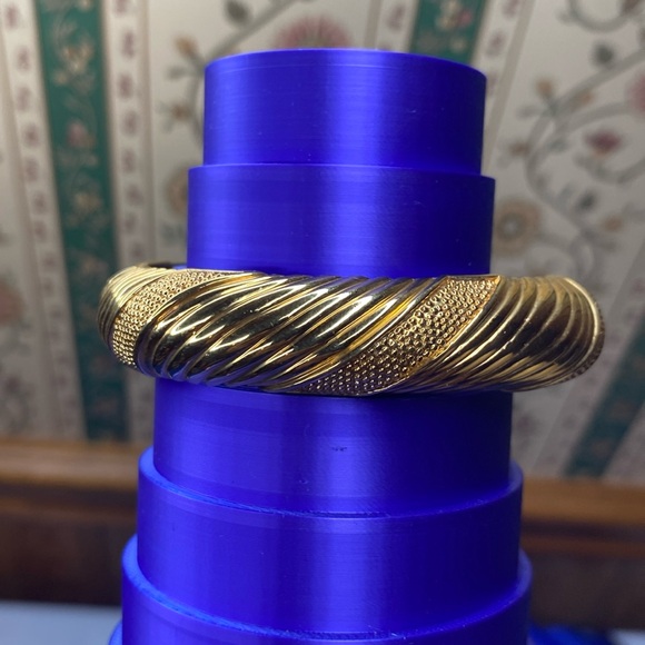 Vintage JBK Camrose & Kross Red & Clear Crystal Hinged Bracelet - Picture 2 of 14